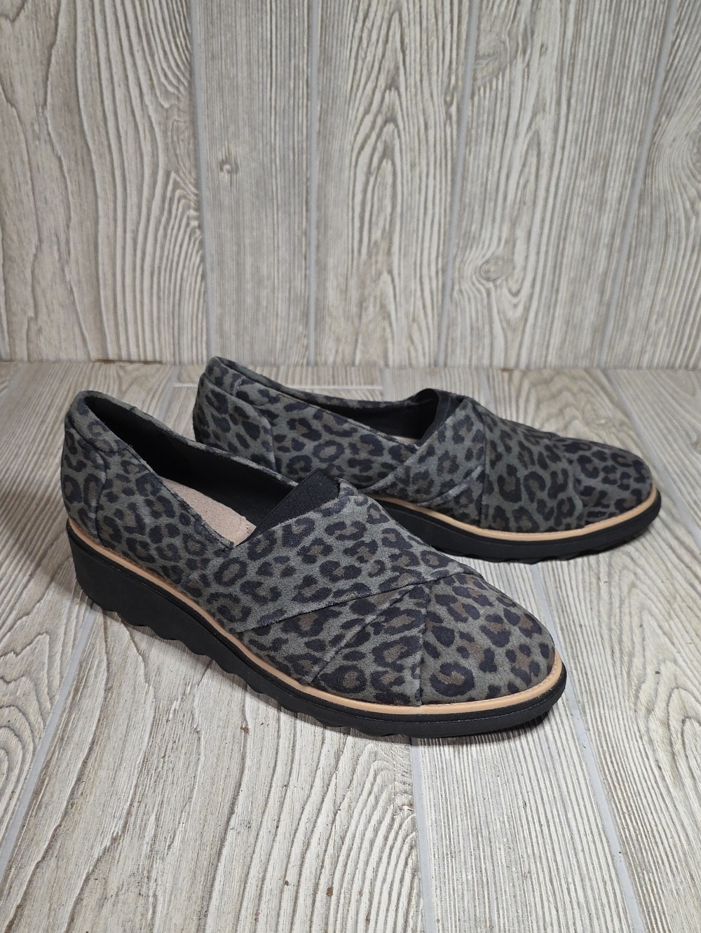 Clarks Sharon Form Grey Leopard Print Loafers Womens Size 8
